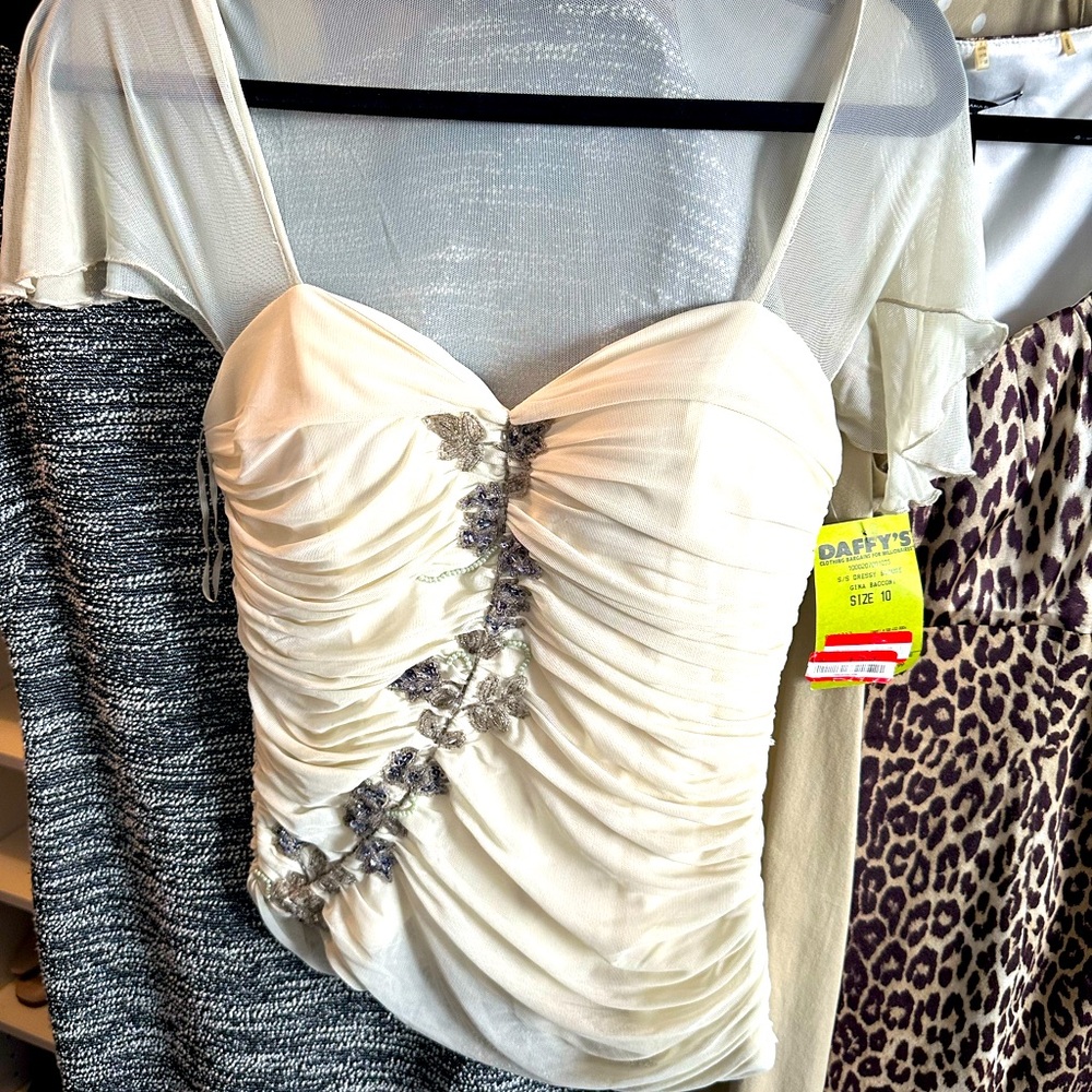 NWT - Gina Bacconi top. Size 10.